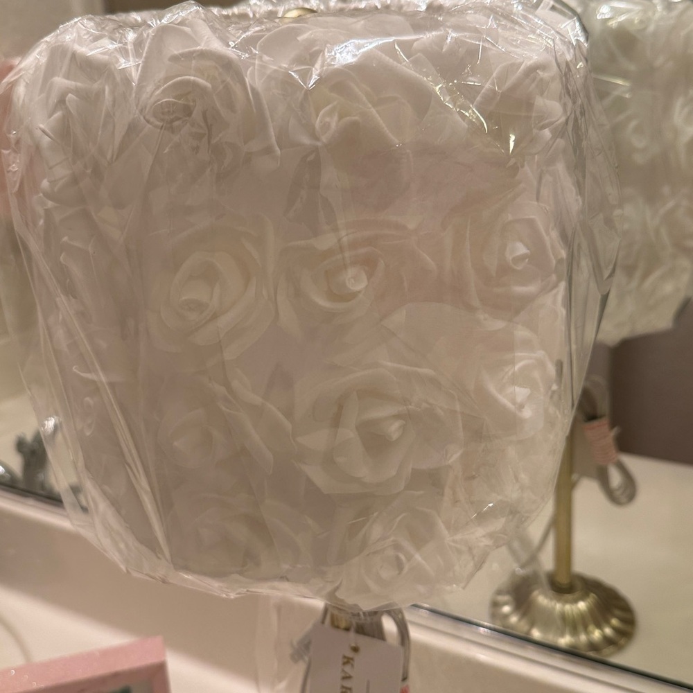 Cottage Core,Whimsical Soft Girl & Soft Boy Aesthetic
White & Pink Rose lamps 2 - Picture 13 of 15